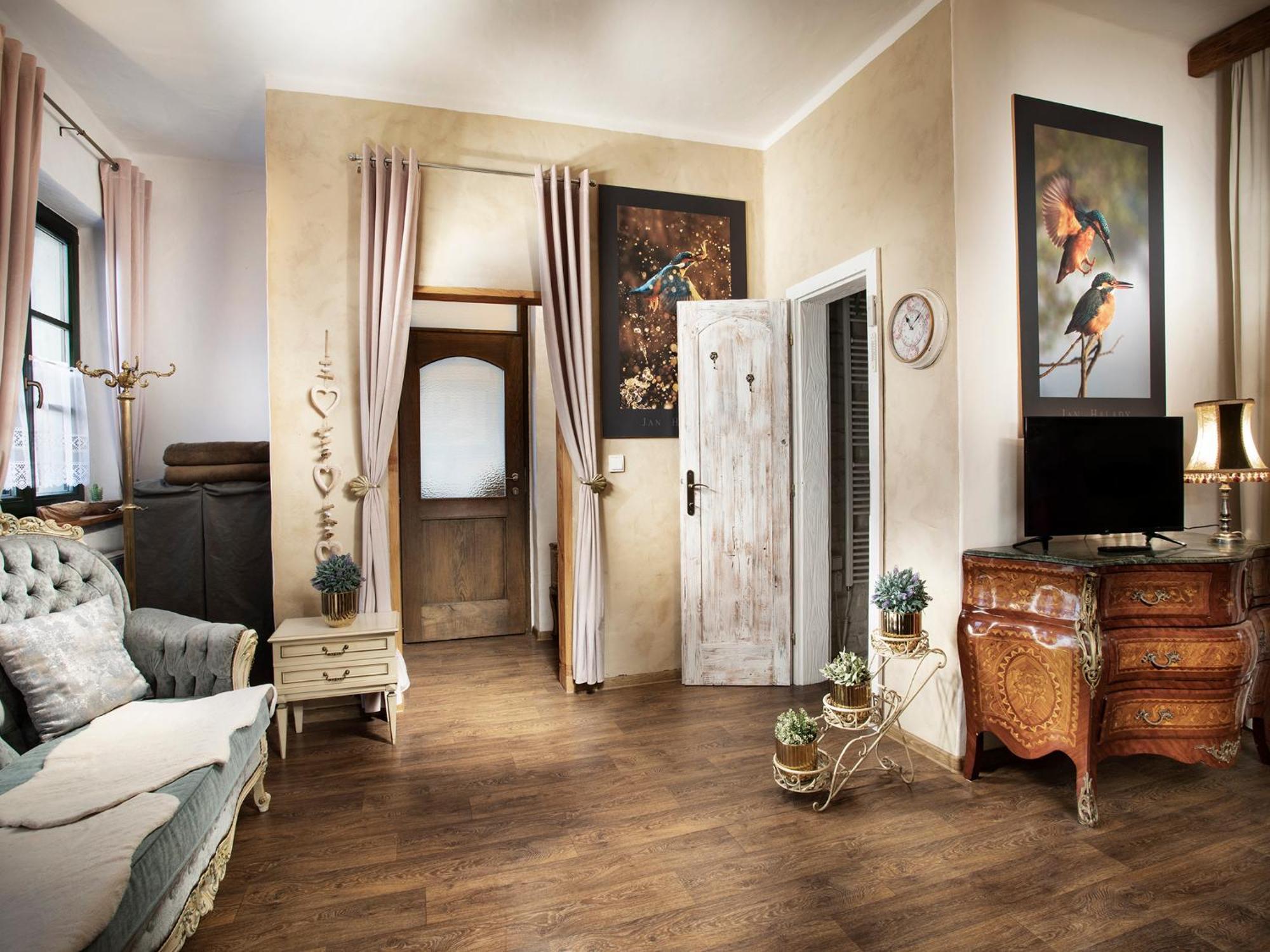 Lichtenstein Lva Apartman Břeclav Buitenkant foto
